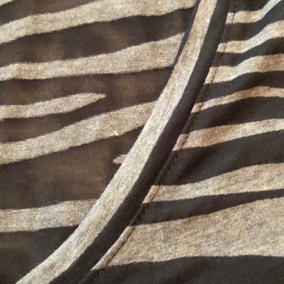 Express Zebra Black Gray V-neck Semi Sheer Size Small - Picture 11 of 13